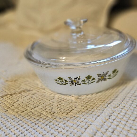 Anchor Hocking Fire King Meadow Green 1.5 quart Casserole dish with Glass Lid - Picture 1 of 5